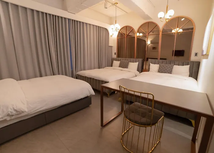 Cloud Hongdae #arex 3min Bed & Breakfast Seul