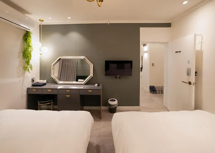 Cloud Hongdae #arex 3min Bed & Breakfast Seul
