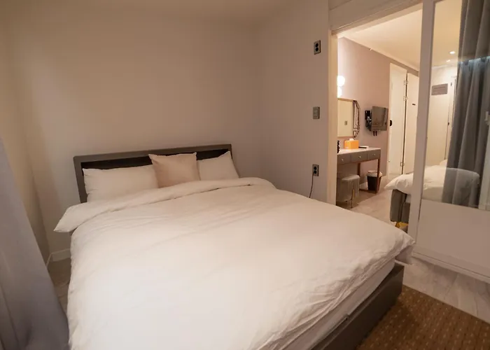 Cloud Hongdae #arex 3min Bed & Breakfast 4*