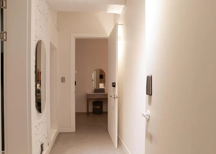 Cloud Hongdae #arex 3min Bed & Breakfast Seul