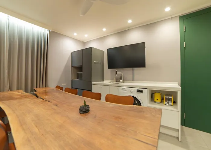Cloud Hongdae #arex 3min Bed & Breakfast Seul