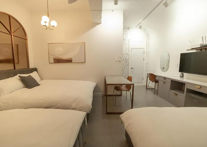 Cloud Hongdae #arex 3min Bed & Breakfast Seul