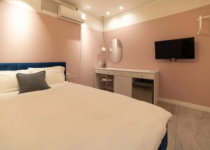 Cloud Hongdae #arex 3min Bed & Breakfast Seul