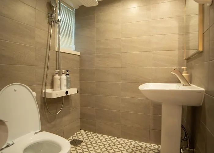 Cloud Hongdae #arex 3min Bed & Breakfast Seul