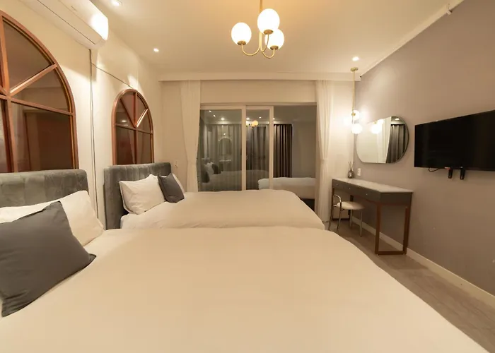 Cloud Hongdae #arex 3min Bed & Breakfast 4*